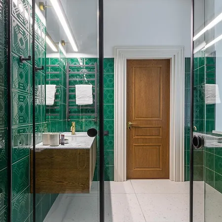 Hotel On The Square 4*