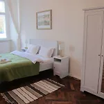 On The Square 4*