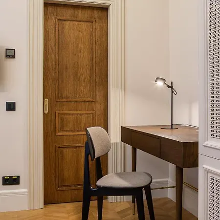 On The Square Szálloda 4*