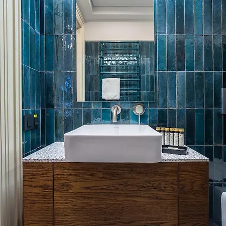 ホテル On The Square 4*