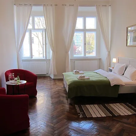 On The Square Готель 4*
