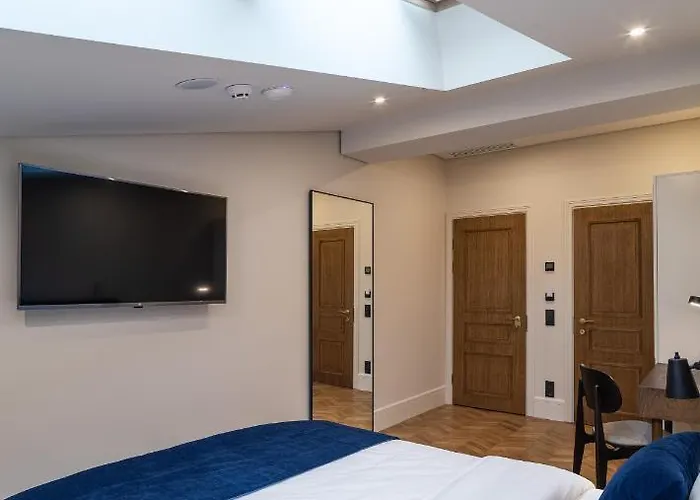 Hotel On The Square 4*