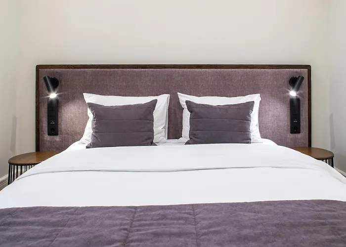 Hotel On The Square 4*