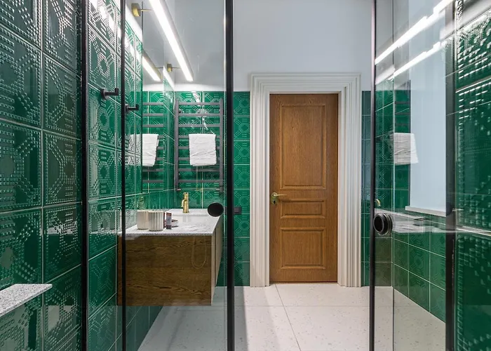 Hotel On The Square 4*