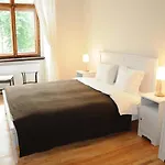 On The Square 4*