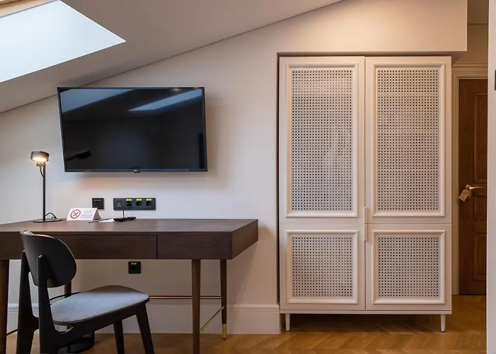 On The Square Hotel 4*