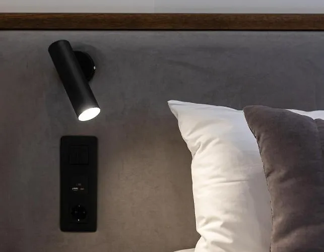 Hotel On The Square 4*